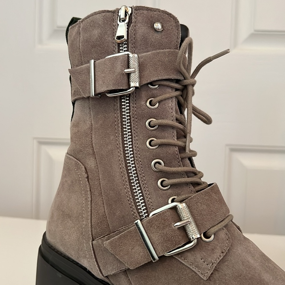 Charles by Charles David Clout Taupe Boots, Size 10 - Picture 8 of 11